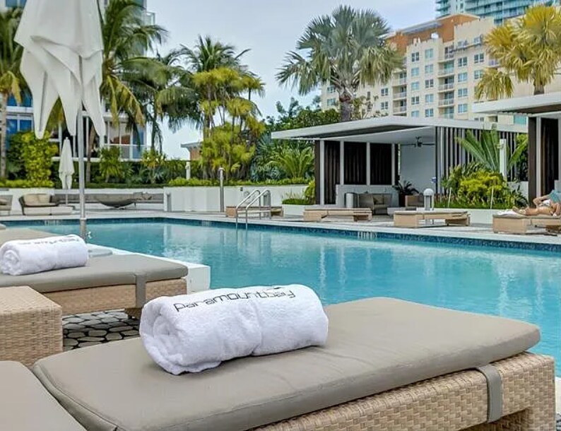 Building Photo - 2020 N Bayshore Dr