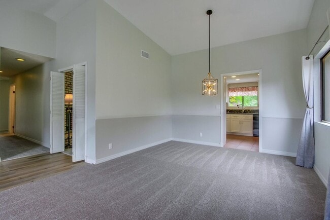 Building Photo - 4 bedroom home in amazing La Costa Community!