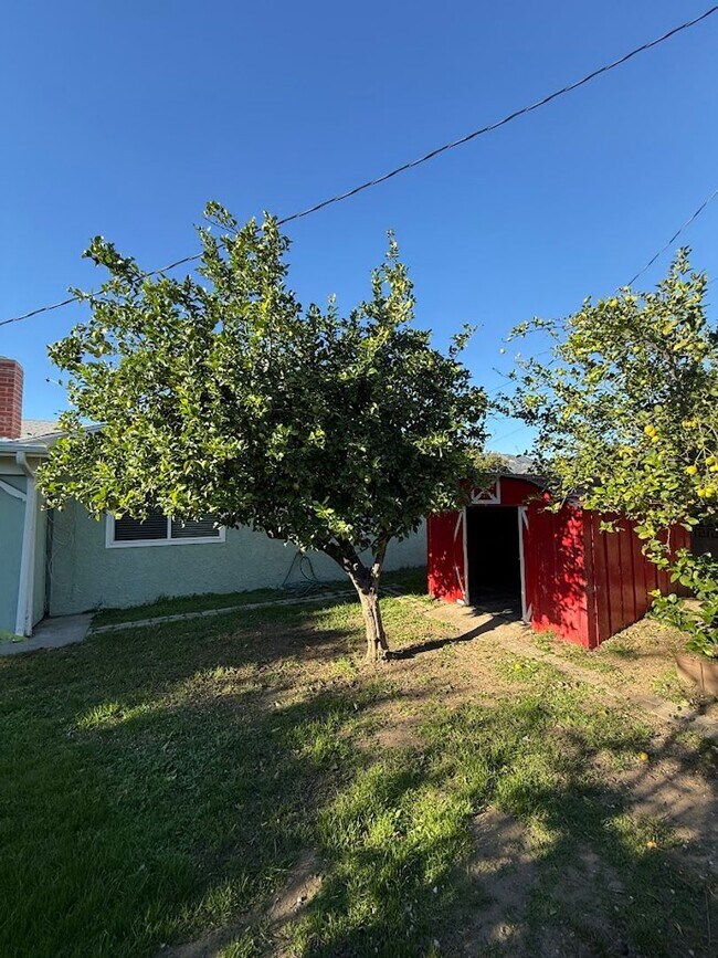 Building Photo - Beautiful 4 Bedroom, 2 Bathroom, Sylmar Home! Ready for Move-In!