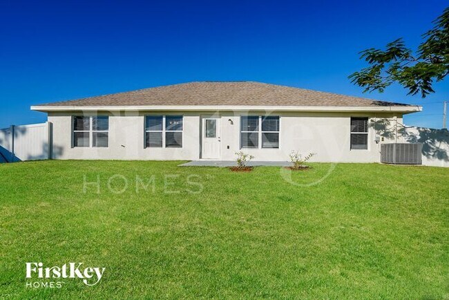 Building Photo - 3313 NE 15th Pl