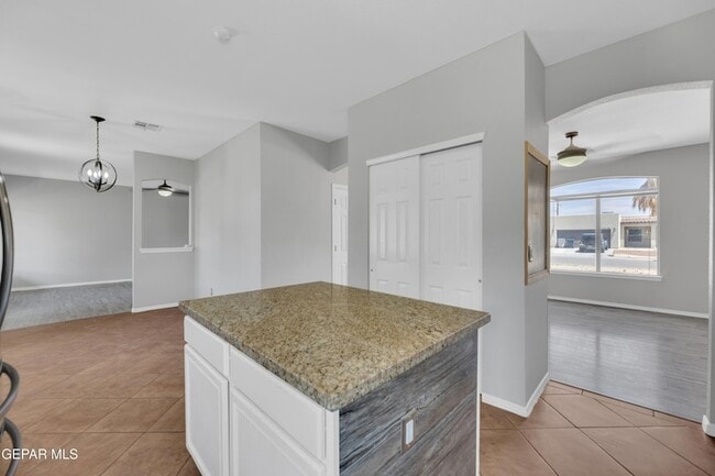 Building Photo - 14378 N Cave Dr