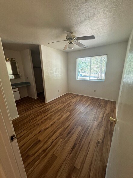 Building Photo - 51 S Maricopa St