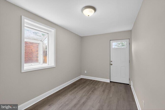 Building Photo - 1001 Burnside Rd