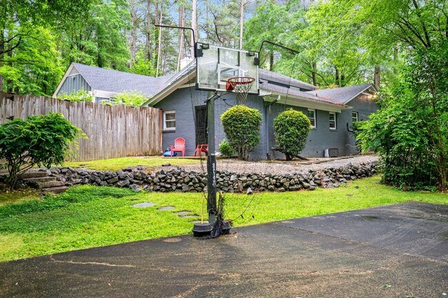 Building Photo - Charming 1 Bedroom Home near Duke University
