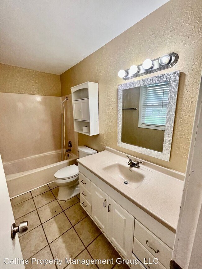 Building Photo - 4 br, 2.5 bath House - 3332 S Robberson