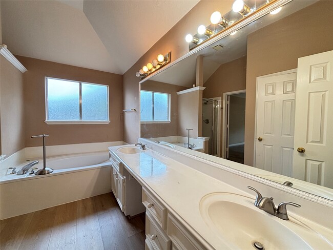 Building Photo - 3418 Shadowfern Dr