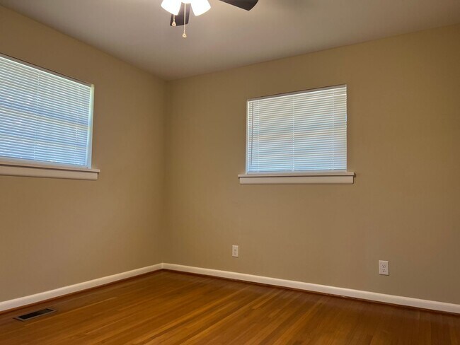 Building Photo - 409 High Hill Rd