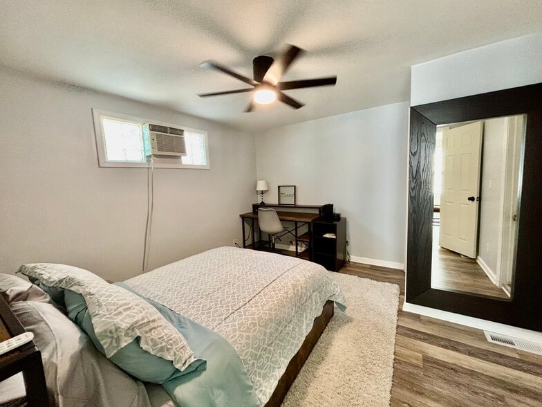 Building Photo - 340 W 26th St