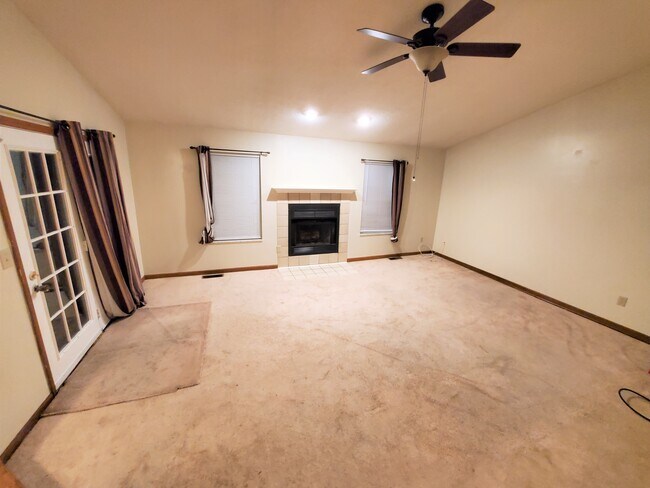 Great Room - 6423 Plankton Dr