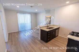Building Photo - 14900 Moorpark St