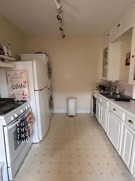 Building Photo - 1307 E 28th St