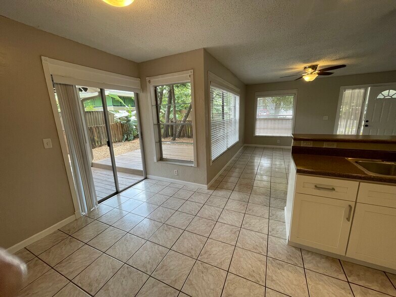 dining area - 14739 Morning Dr