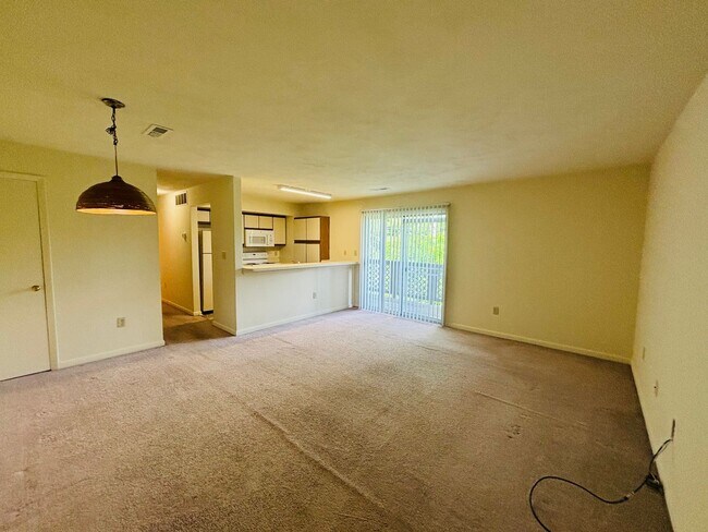 Building Photo - 884 Newport Terrace
