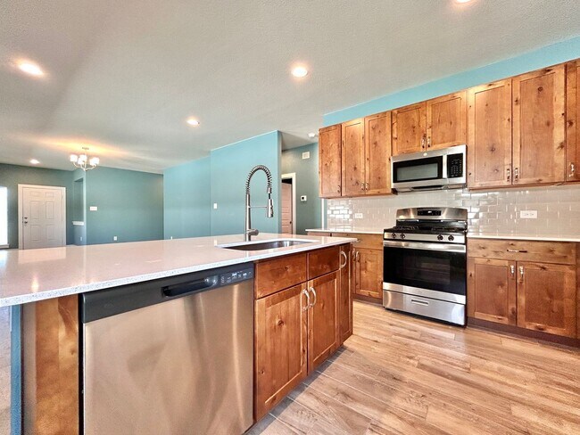 Building Photo - Move-In Ready 3BR, 2BA with Fully Equipped Kitchen & Laundry Room