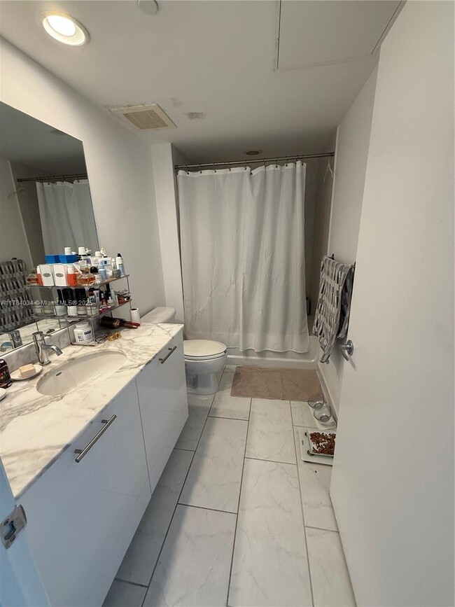 Building Photo - 951 Brickell Ave