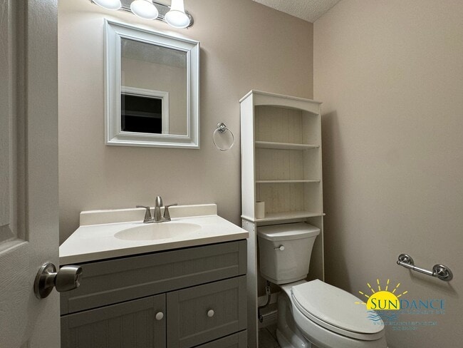 Building Photo - Charming 4-Bedroom Home in Parkwood Place, Bluewater Bay - Cul-de-Sac!