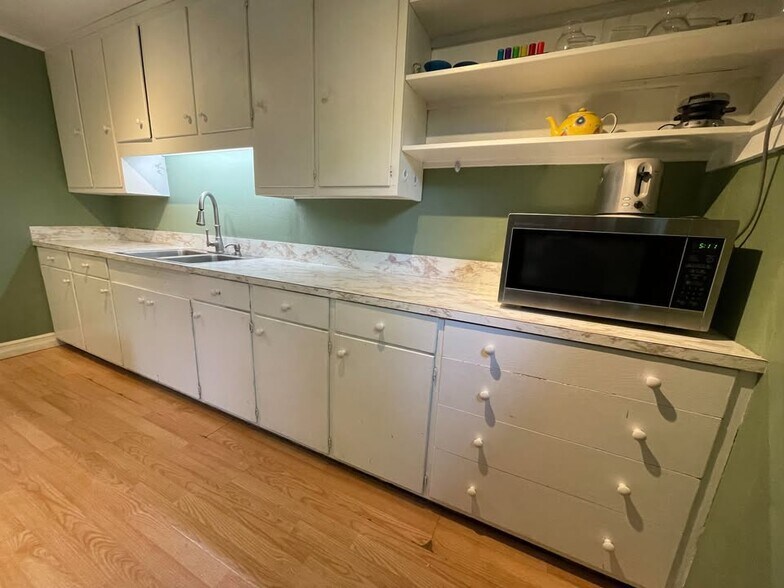 kitchen - 419 Triphammer Rd