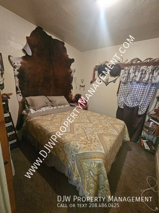 Building Photo - 307 W. 3rd. St -