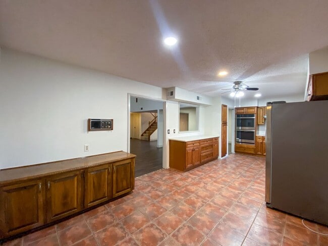 Building Photo - Beautiful Home Located in Thousand Oaks Move in Ready!