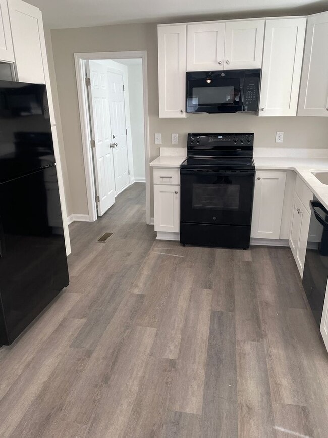 Building Photo - 1892 Ebert Rd