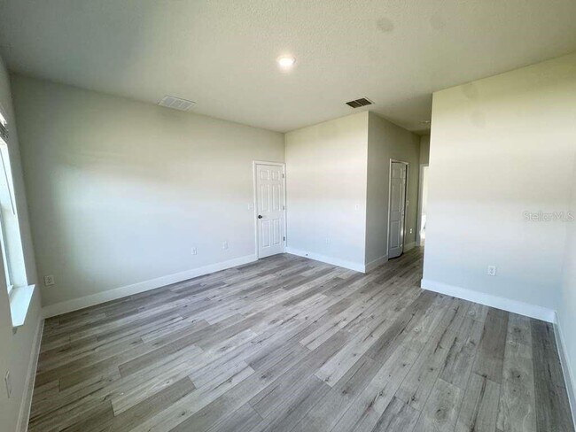 Building Photo - 4513 SW 170th Street Rd