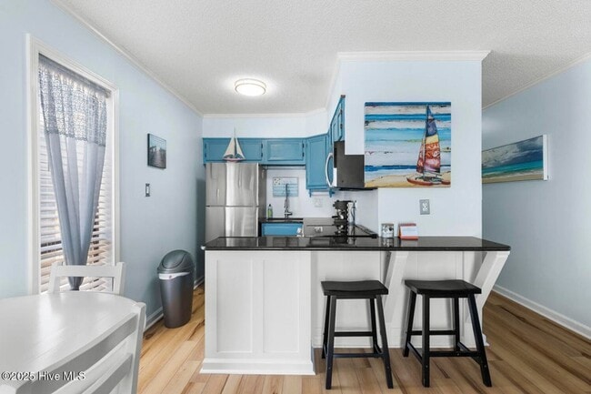 Building Photo - Fully Furnished Condo Available Short Term