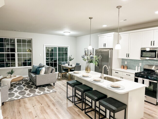 Building Photo - 996 Woodview Ct