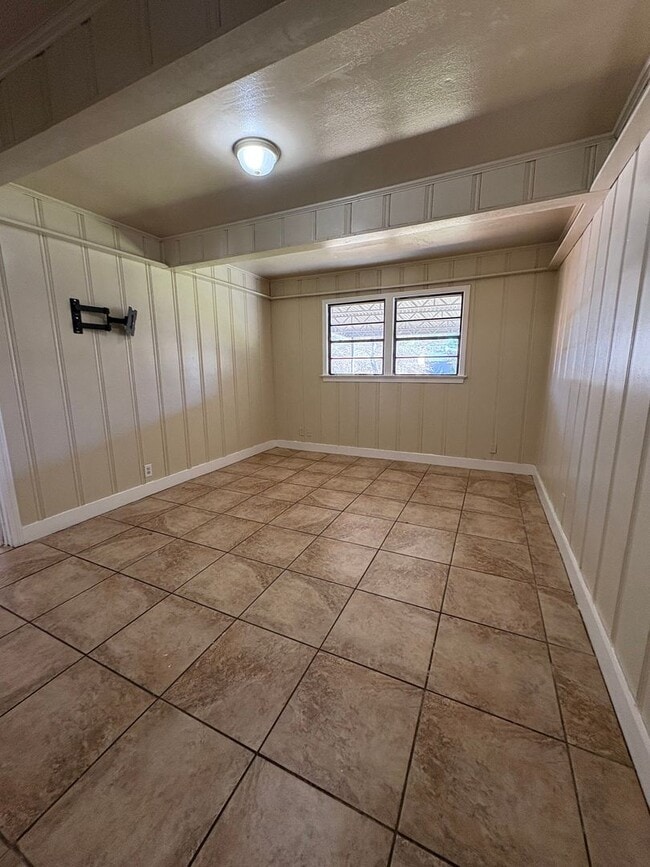 Building Photo - Amazing 4 bedroom/ 2bath house on beautiful lot!