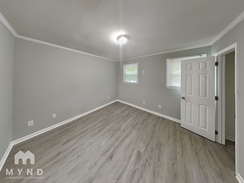 Building Photo - 4620 Hickory Grove Rd