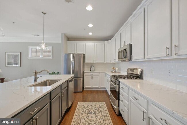 Building Photo - 10214 Nuthatch Dr