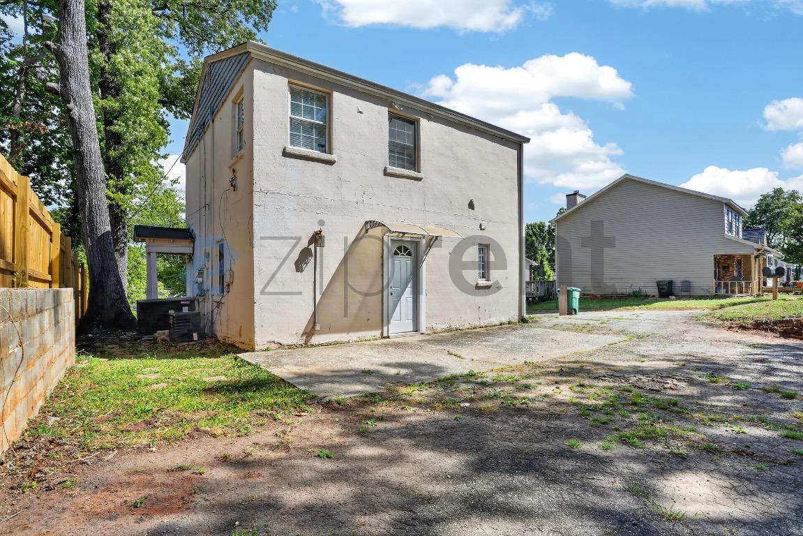 Building Photo - 633 Spring St