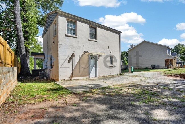 Building Photo - Unit 1