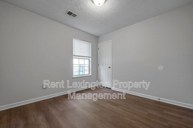 Building Photo - 660 Morgan Hills Dr