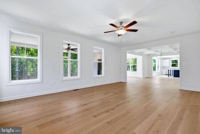 Building Photo - 301 Kingdom Dr