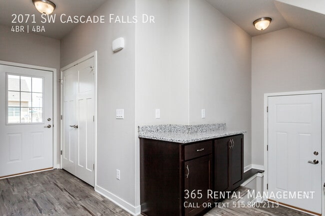 Building Photo - 2071 SW Cascade Falls Dr
