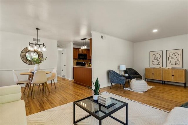 Building Photo - Beautifully Renovated 3-Bed, 2-Bath Home i...