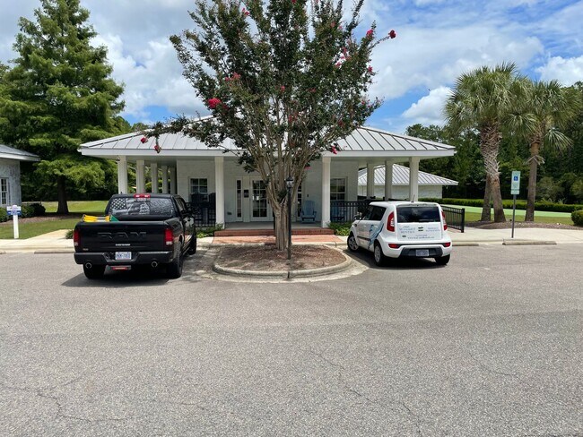 Building Photo - 3 Bedroom 2 Bathroom House Located in Mill...