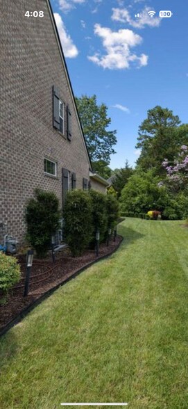 Building Photo - 437 Chapel Grove Ln