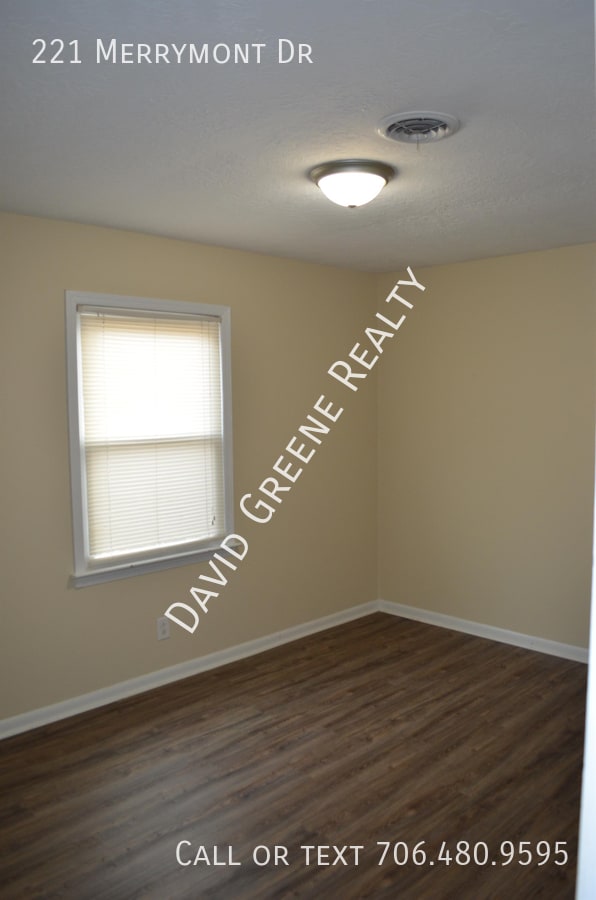 Building Photo - 221 Merrymont Dr