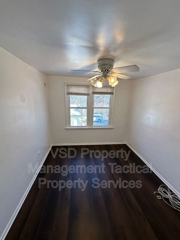 Building Photo - 1780 S Green Rd