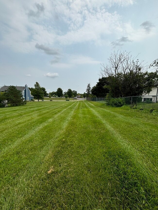 Building Photo - 1720 W Parkside Dr