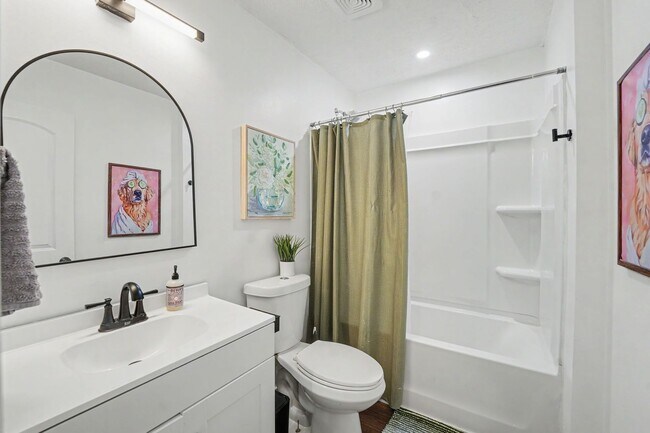 Building Photo - Updated Home on a Cul-de-sac!