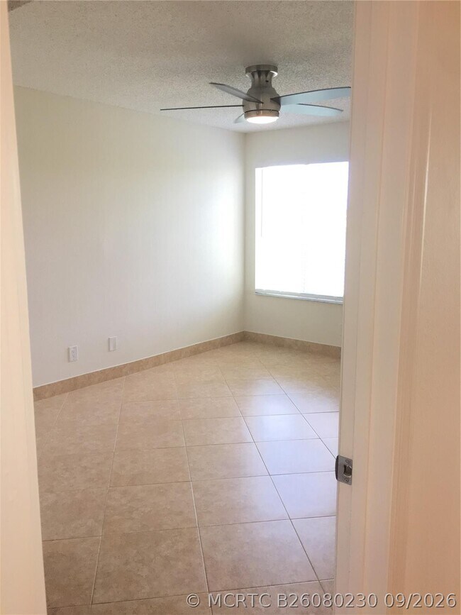 Building Photo - 12950 Vista Isles Dr