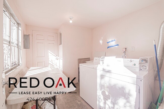 Building Photo - 436 Normandie Pl