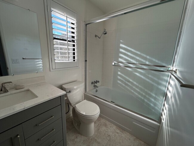 Building Photo - 810 Shady Oak Dr