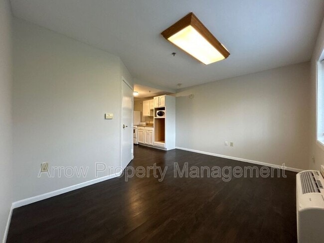 Building Photo - 180 Poppe Dr