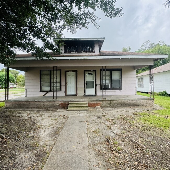 Primary Photo - 1311 Dequeen Blvd