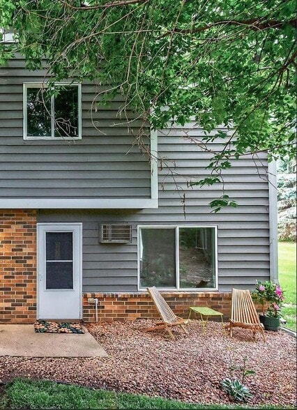 Building Photo - 720 W Village Rd