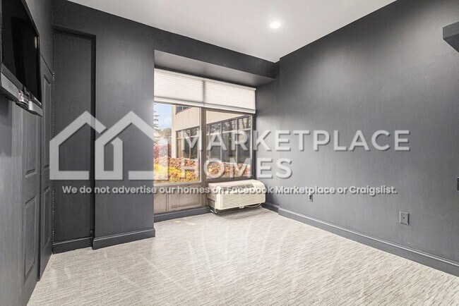 Building Photo - 300 Riverfront Dr