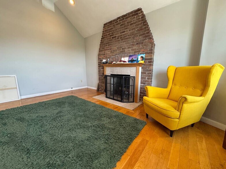 Living Room - 154 Harvard St